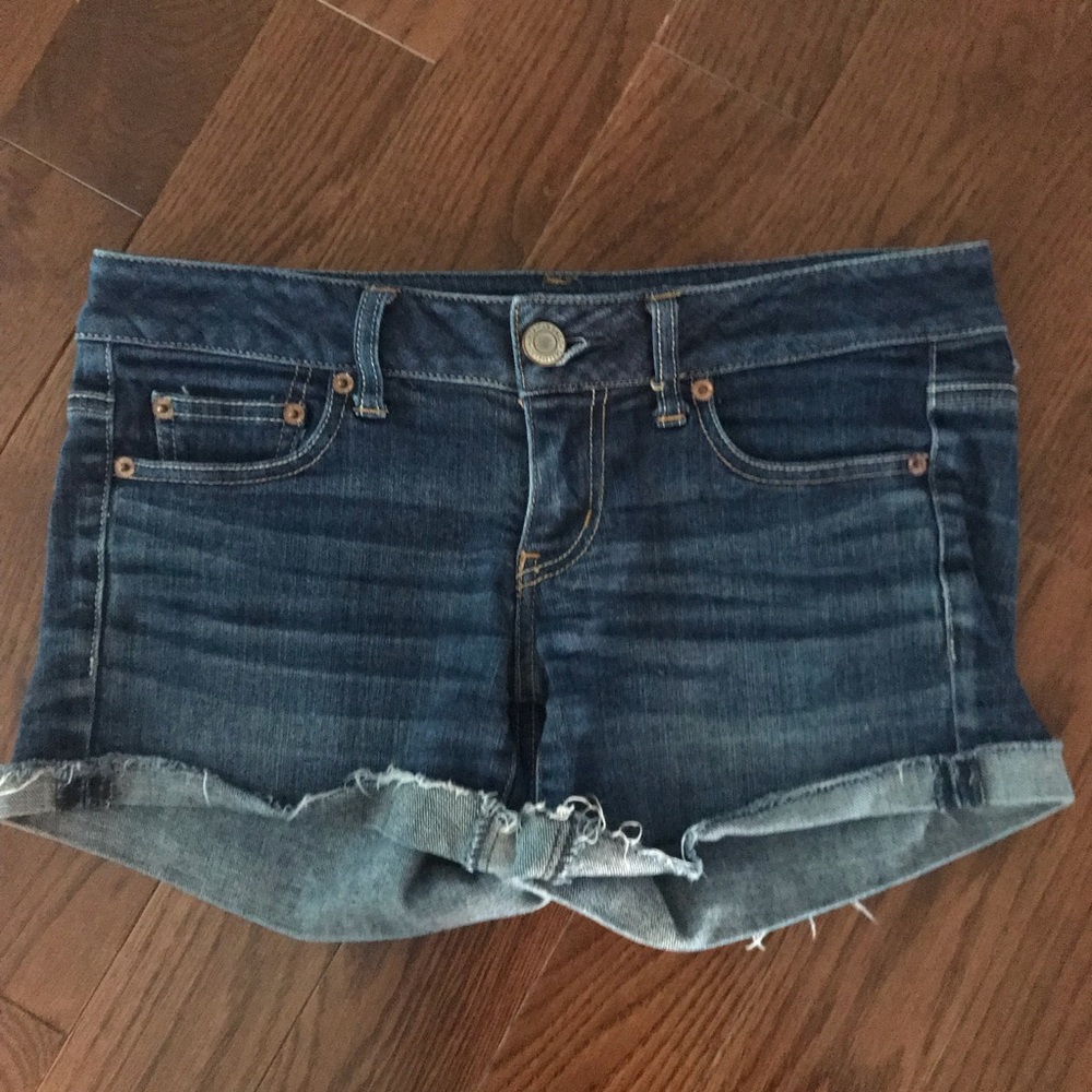 American Eagle Low Rise stretch denim shorts size 4